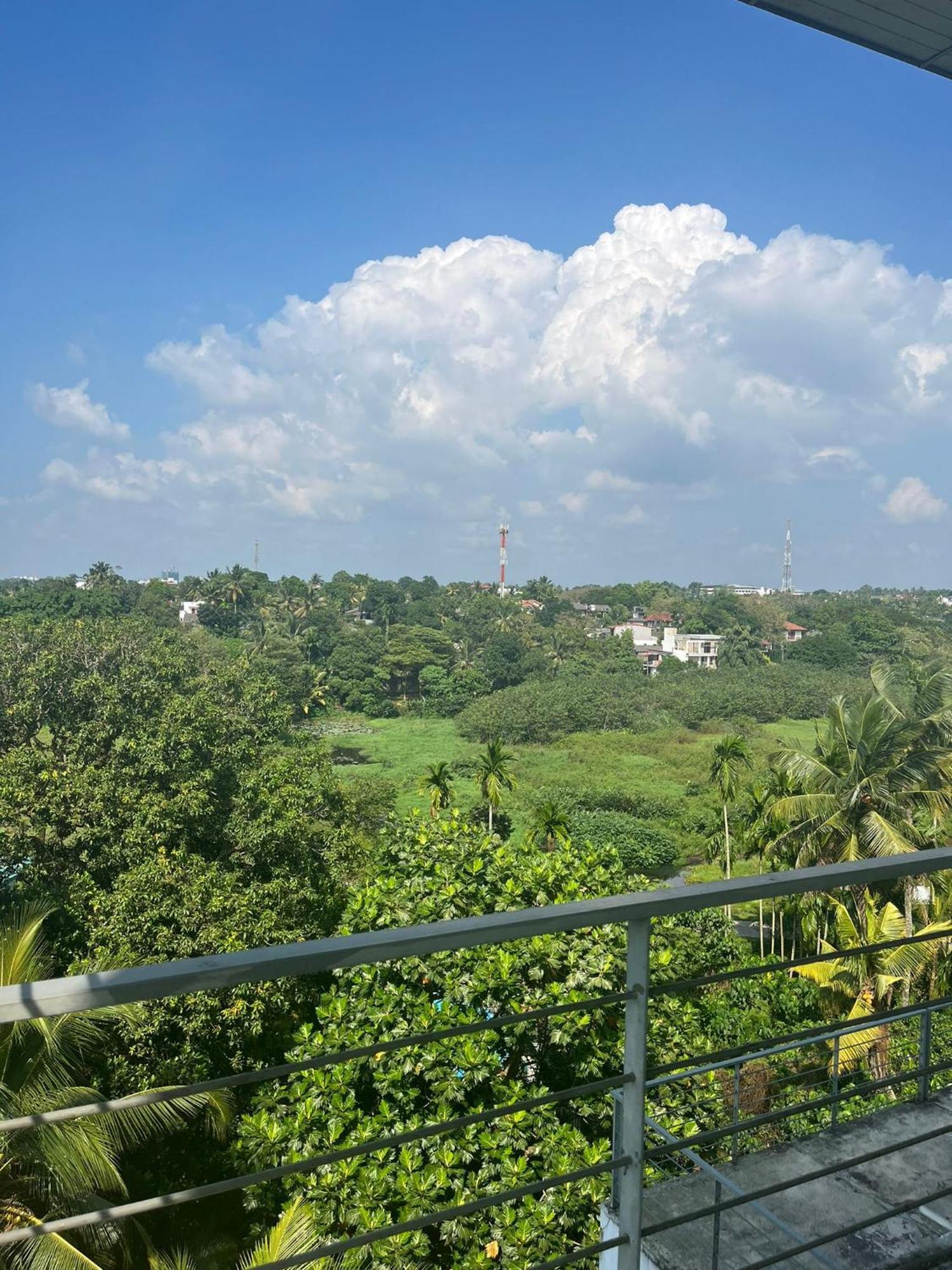 Thalangama Lakeview Lodge Battaramulla Esterno foto
